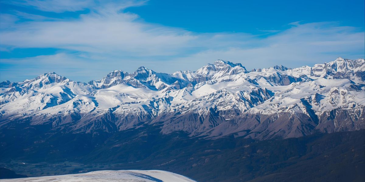 What is the name of the European mountain range that remains snowy throughout the year