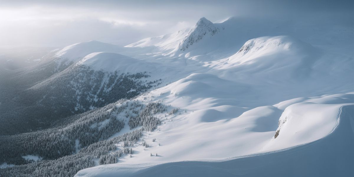 Which country receives the highest amount of snowfall each year