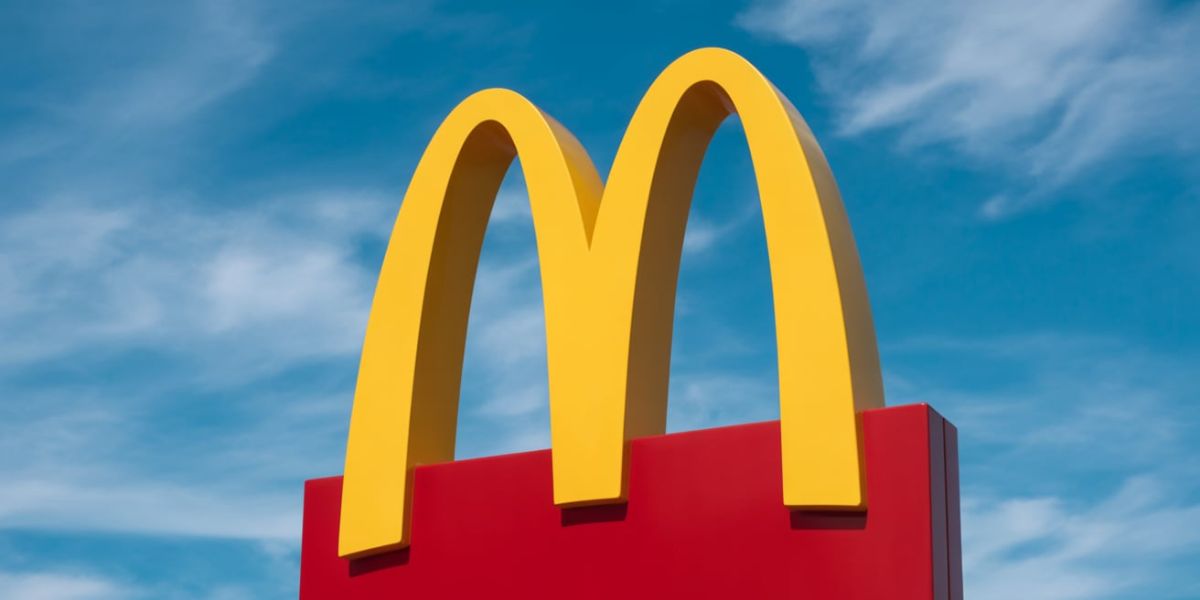 Which fast food chain is represented by the Golden Arches