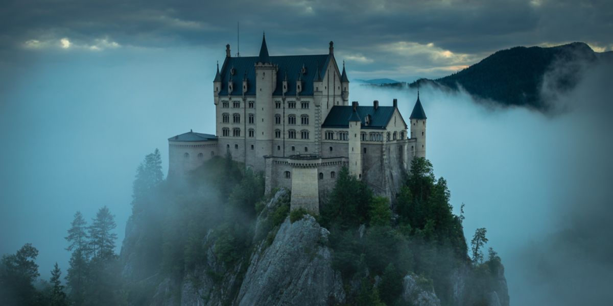 In Bram Stoker’s classic novel Dracula, which castle serves as the vampire’s eerie home