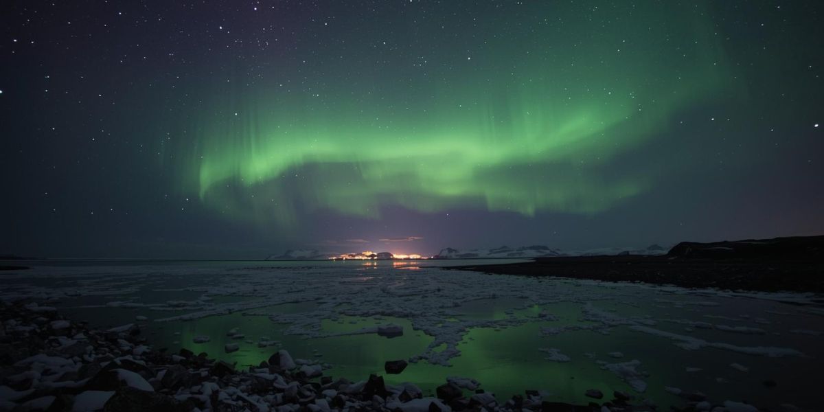 In which polar region does the phenomenon of 'polar night' occur, during which the sun remains below the horizon for an extended time