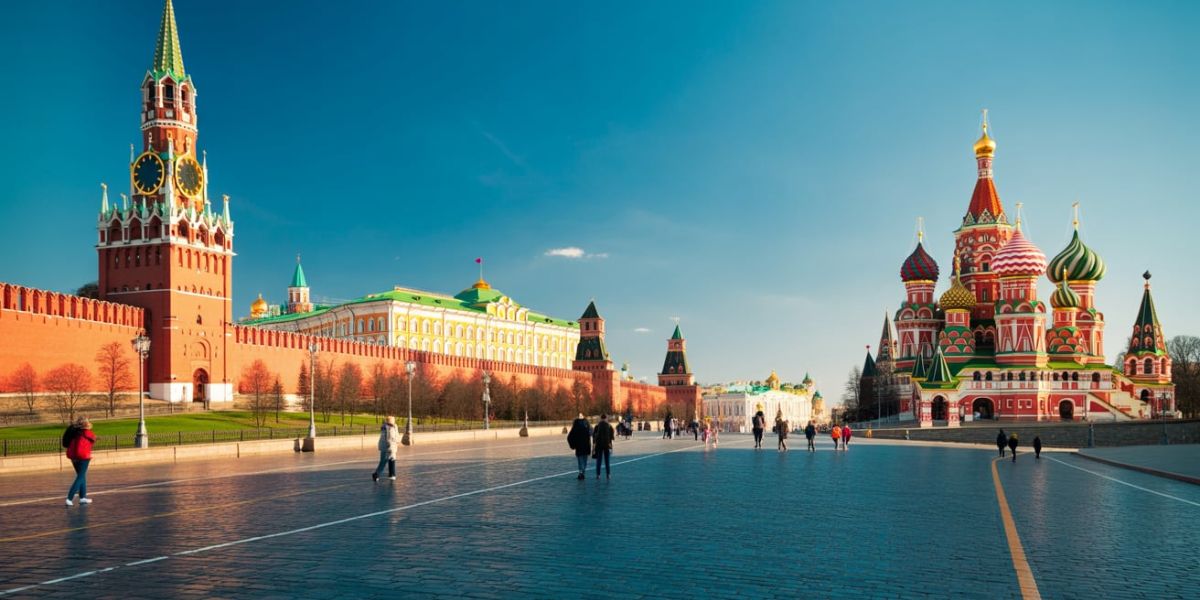 Red Square in Moscow lies adjacent to which Russian structure, from which it also derives its name