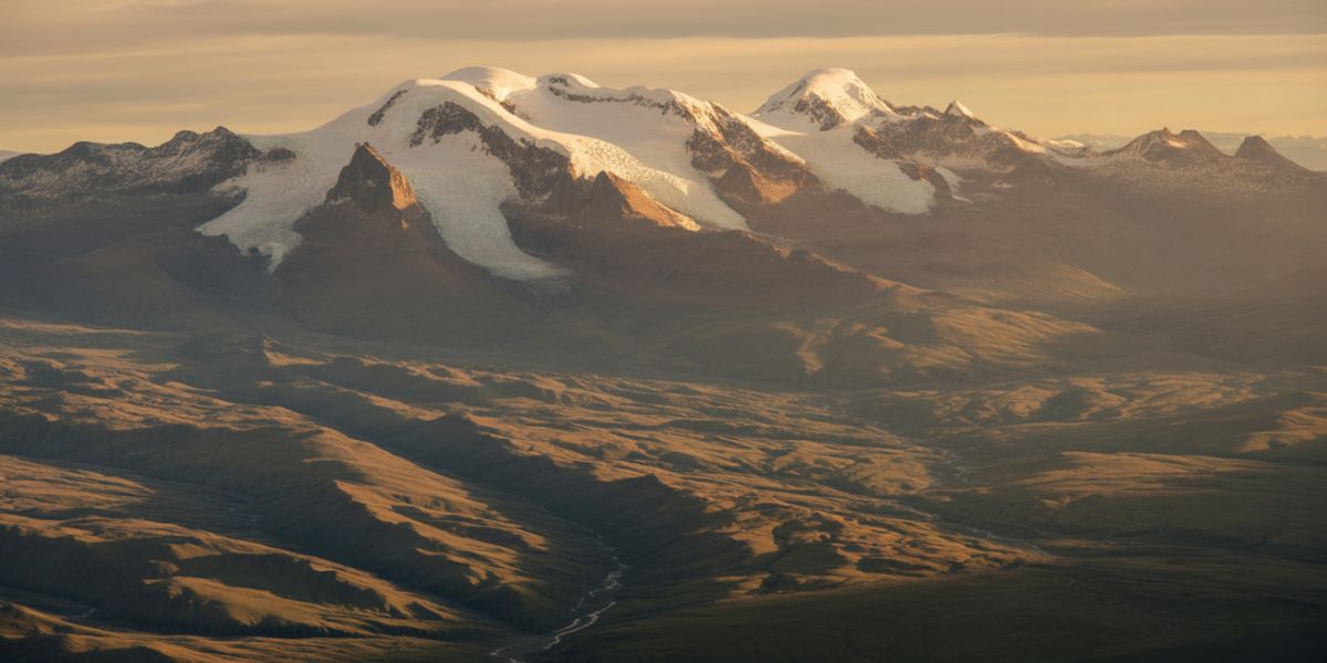 What is the mountain range that extends from Chile all the way to Venezuela