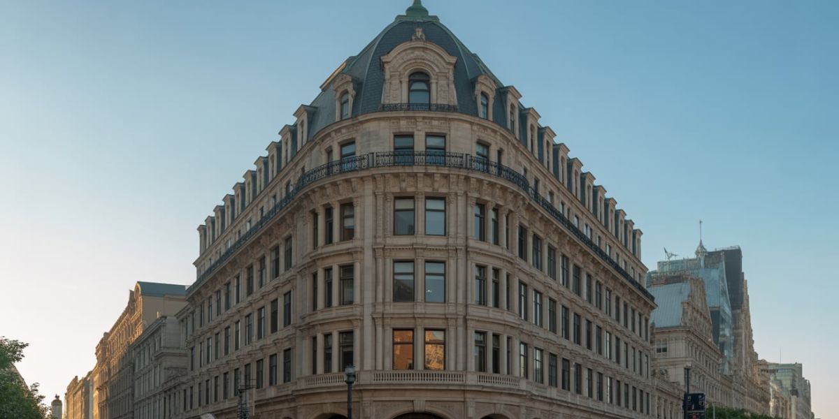 What is the name of this uniquely shaped building, completed in 1902