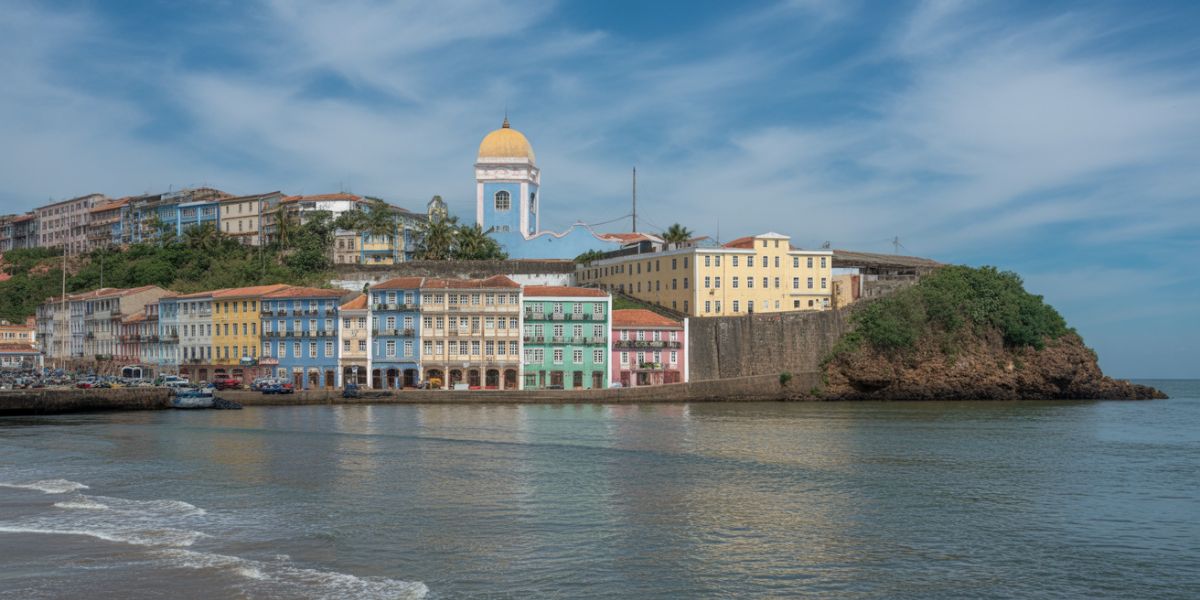 Which West African country has Porto-Novo as its official capital