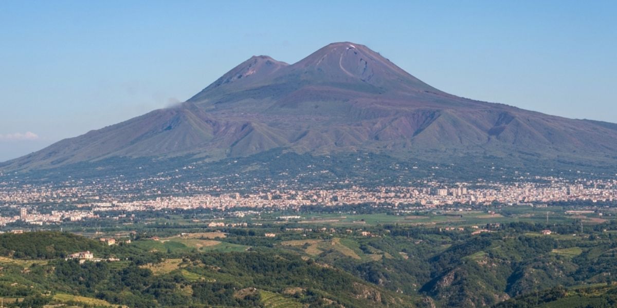 Which country is Mount Vesuvius located in